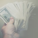 Creative_Wallpaper_Money_in_his_hand_042065_